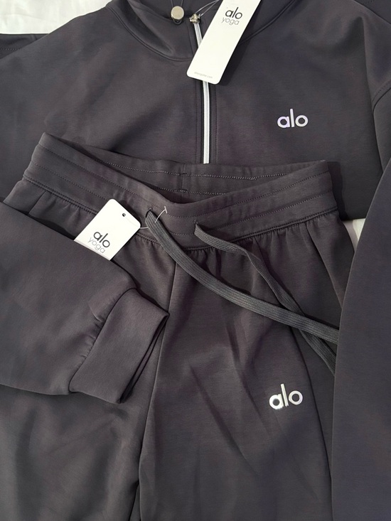 ALO Yoga Pants - ALO Yoga Black Hooded Zip Pullover with Coordinating Joggers